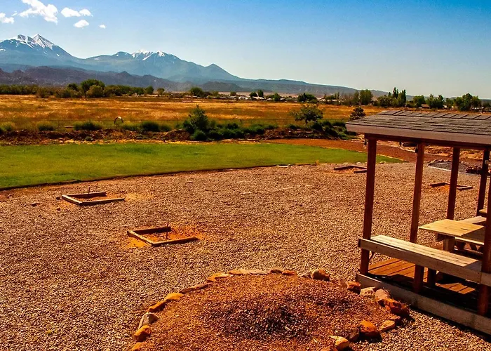 Moab Desert Home, 4 Bedroom Private House, Sleeps 10, Pet Friendly