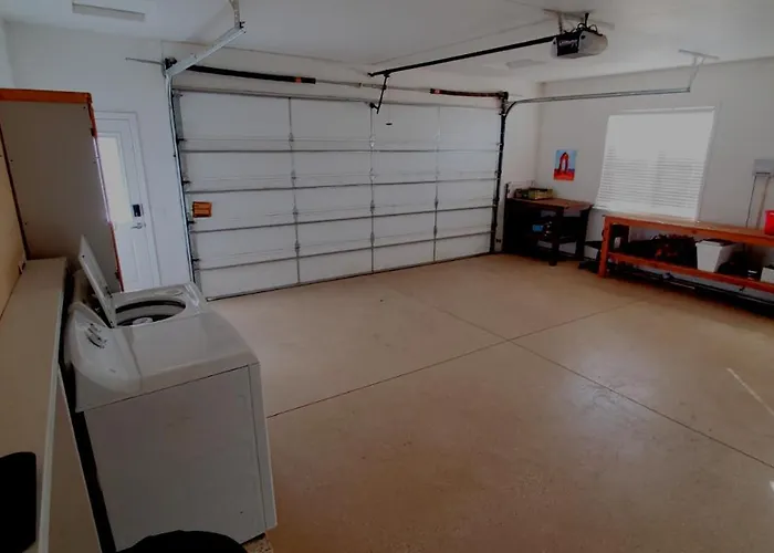 Moab Desert Home, 4 Bedroom Private House, Sleeps 10, Pet Friendly