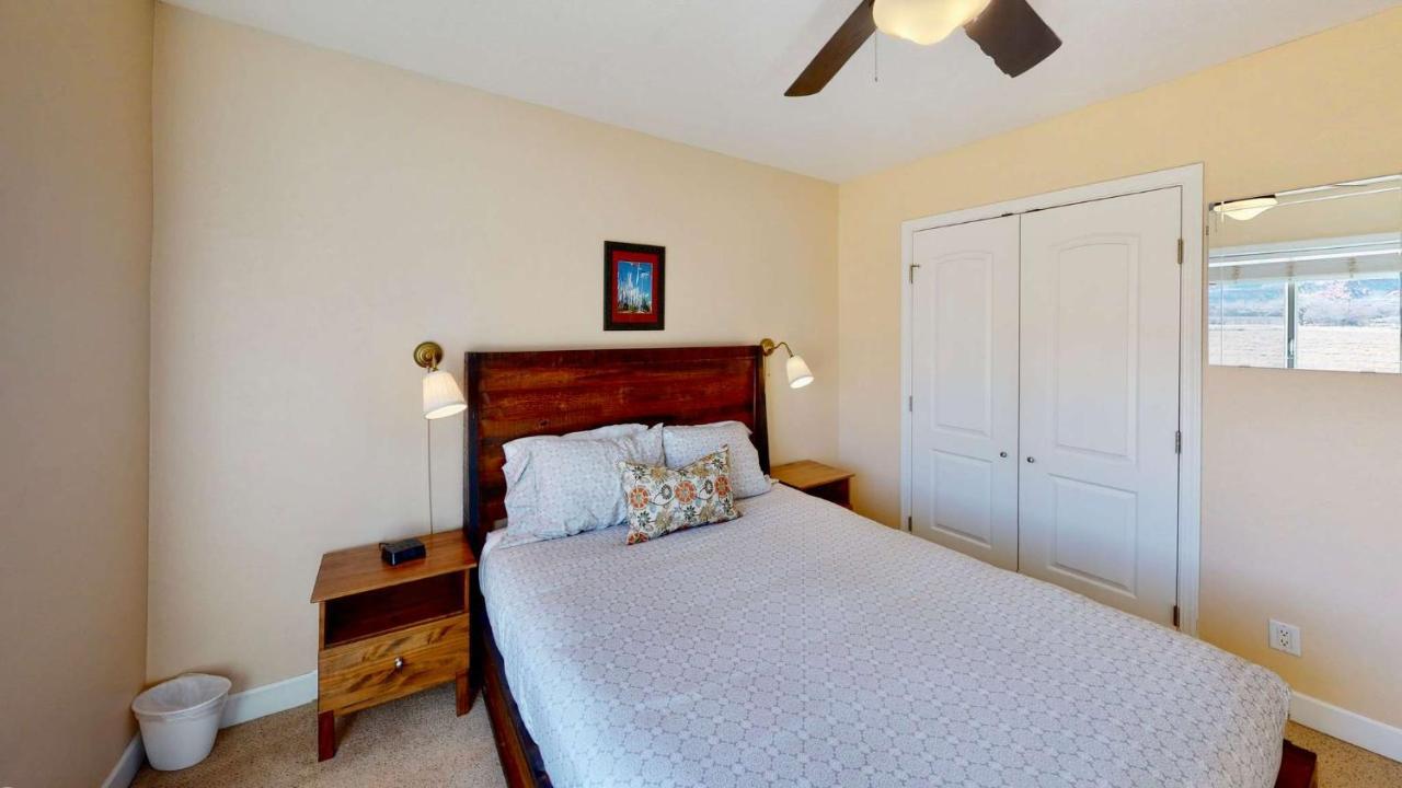 Holiday home Desert Home, 4 Bedroom Private House, Sleeps 10, Pet Friendly *