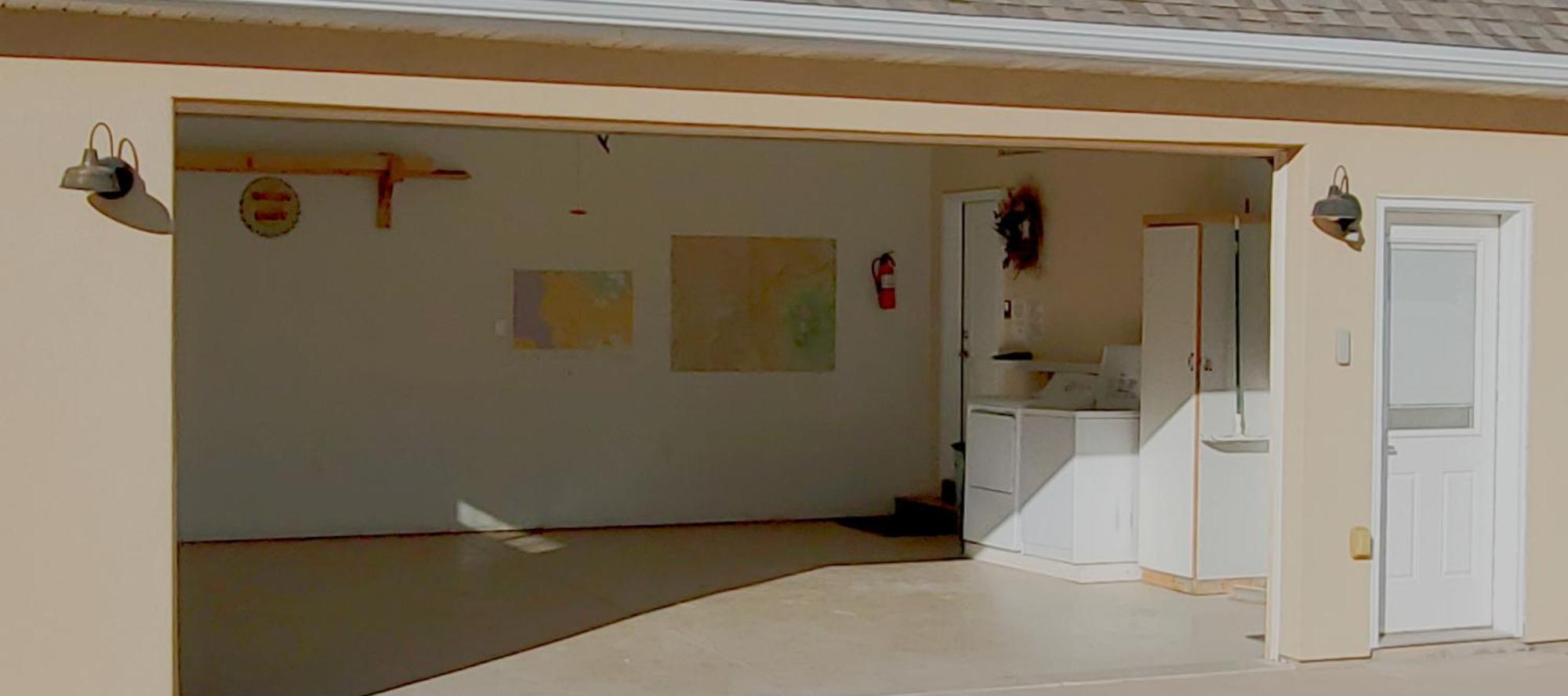 Desert Home, 4 Bedroom Private House, Sleeps 10, Pet Friendly Holiday home *